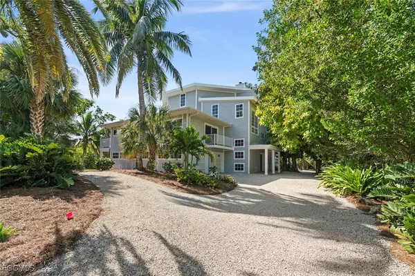 Sanibel, FL 33957,2451 Blind Pass CT