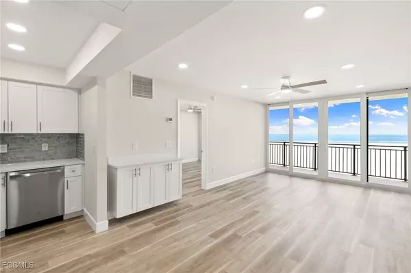 Marco Island, FL 34145,180 Seaview CT #611