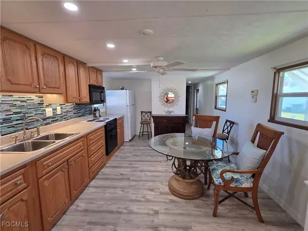 North Fort Myers, FL 33917,841 Winterest DR