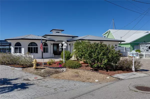 Matlacha, FL 33993,11787 Island AVE