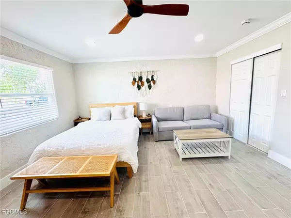 Fort Myers Beach, FL 33931,127-129 Fairweather LN