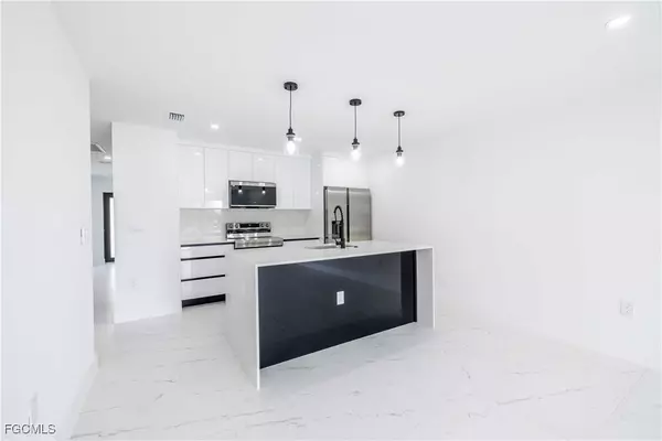 Lehigh Acres, FL 33973,338 Harry AVE S