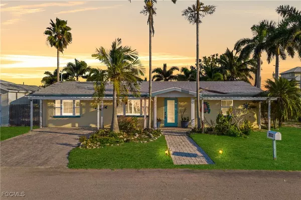 Matlacha, FL 33993,2631 Bayshore DR