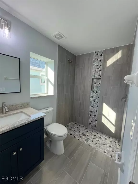 Bokeelia, FL 33922,5635 Genesee Pkwy