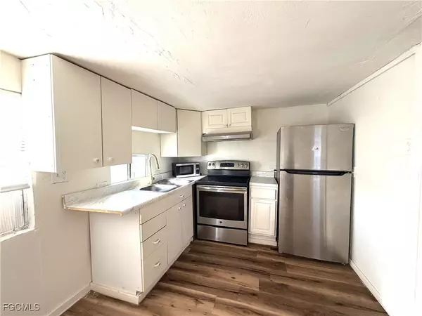 North Fort Myers, FL 33917,8115 Tolles DR #3