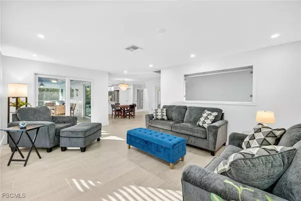 Sanibel, FL 33957,611 N Yachtsman DR