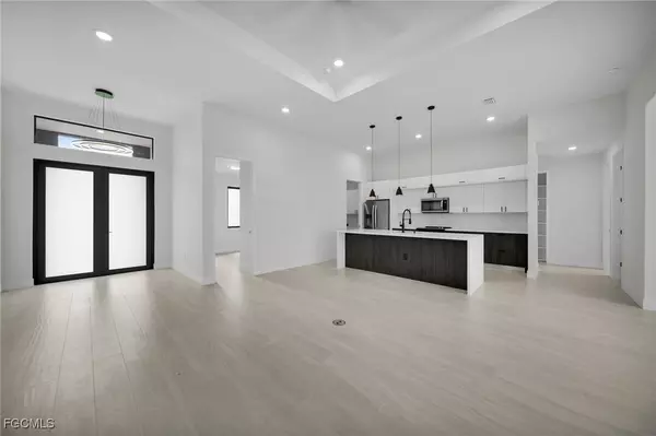 3435 SW 8th CT, Cape Coral, FL 33914