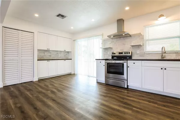 Port Charlotte, FL 33952,185 Norfolk AVE NW