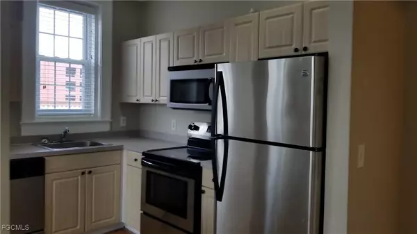 Fort Myers, FL 33901,1415 Dean ST #303