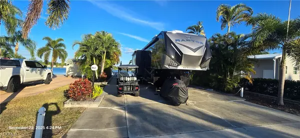 Naples, FL 34120,3007 Crystal Lake DR