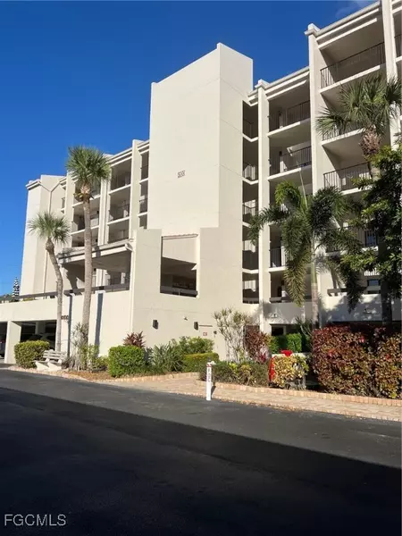 4100 Steamboat BND E #501, Fort Myers, FL 33919