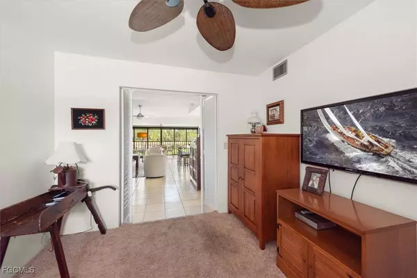 Fort Myers, FL 33907,5910 Trailwinds DR #422