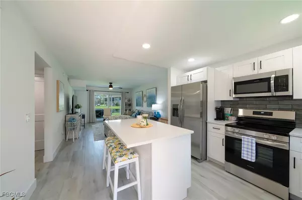 Fort Myers, FL 33908,16881 Davis RD #716