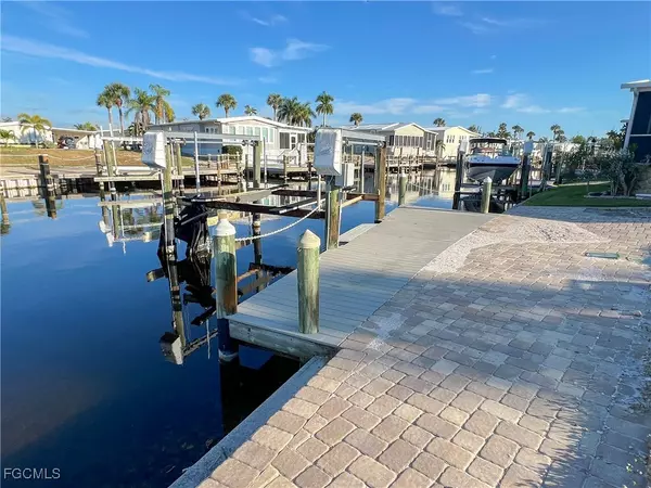 Fort Myers Beach, FL 33931,17851 Peppard DR