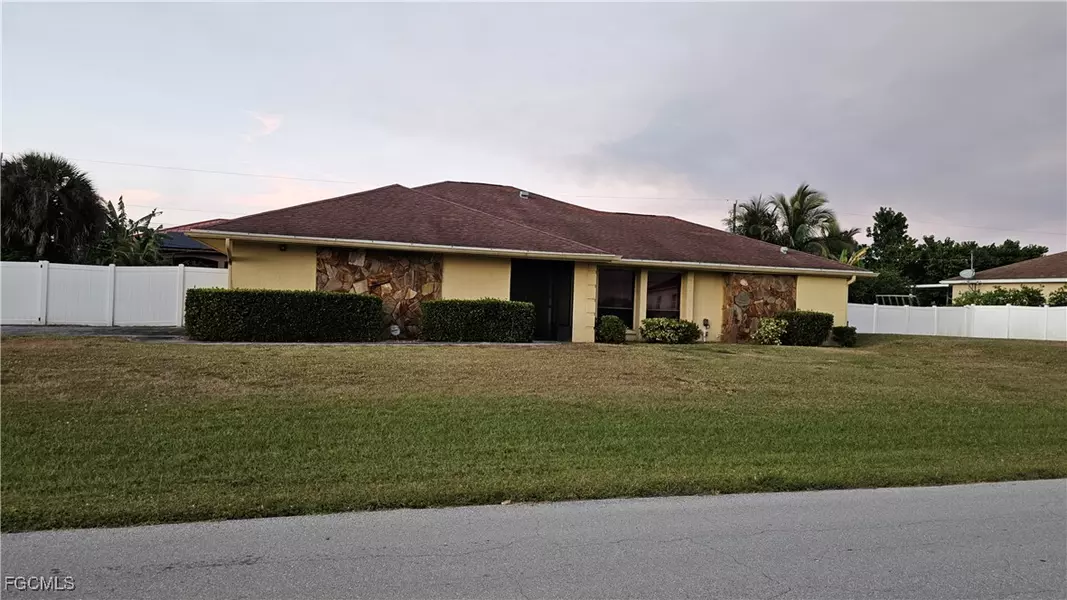 4504 6th ST W, Lehigh Acres, FL 33971