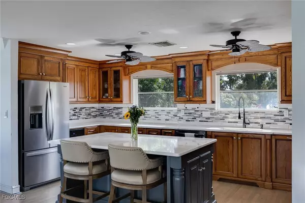 Alva, FL 33920,2121 Sebastian CT