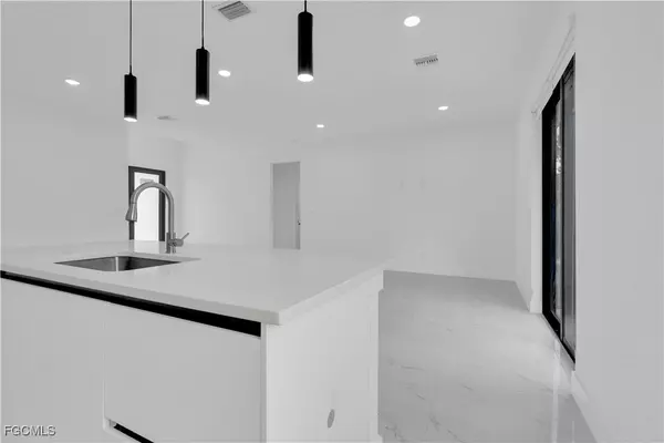 Lehigh Acres, FL 33971,2711 51st ST W