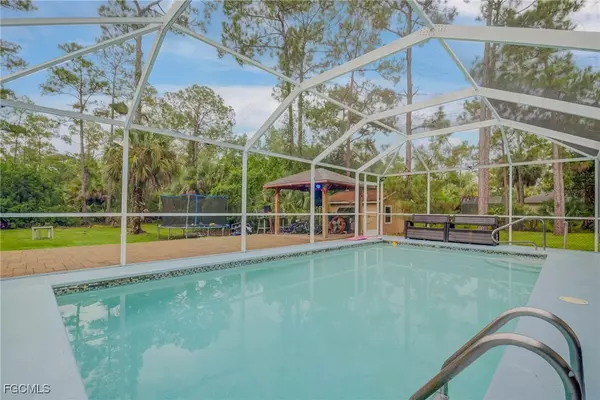 530 7th ST SW, Naples, FL 34117