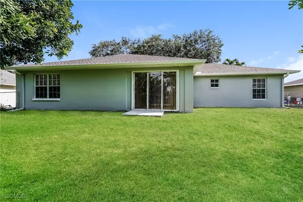 Cape Coral, FL 33991,525 SW 23rd TER