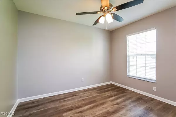 Cape Coral, FL 33991,525 SW 23rd TER