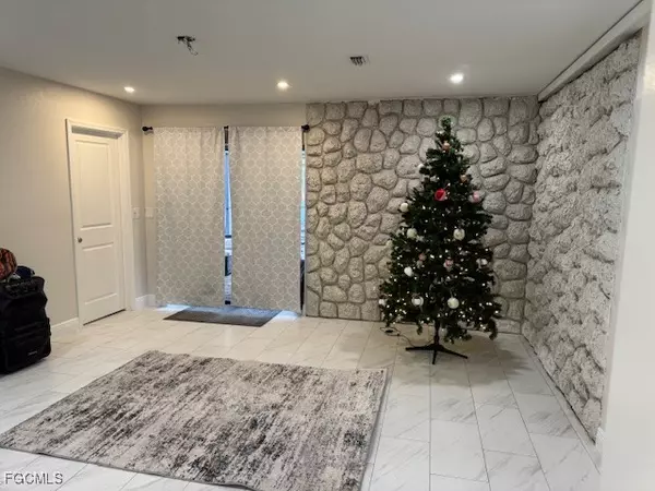 Fort Myers, FL 33901,1736 Bonnie CT