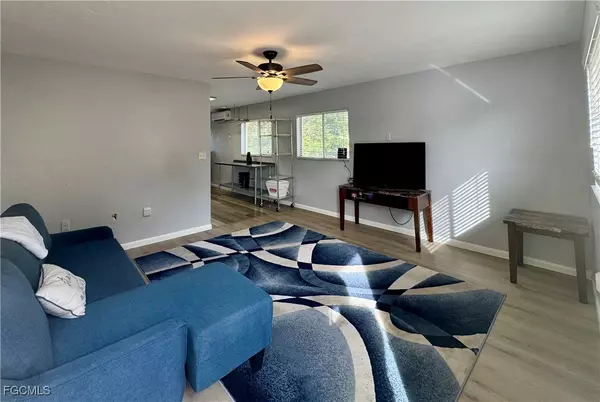 Fort Myers, FL 33919,8061 Country RD #202