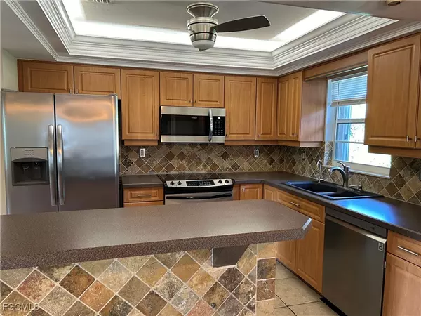 Cape Coral, FL 33990,717 SE 10th AVE