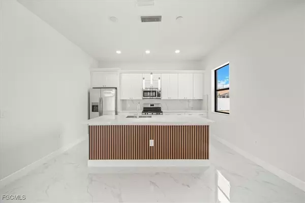 Cape Coral, FL 33993,9 NW 14th PL