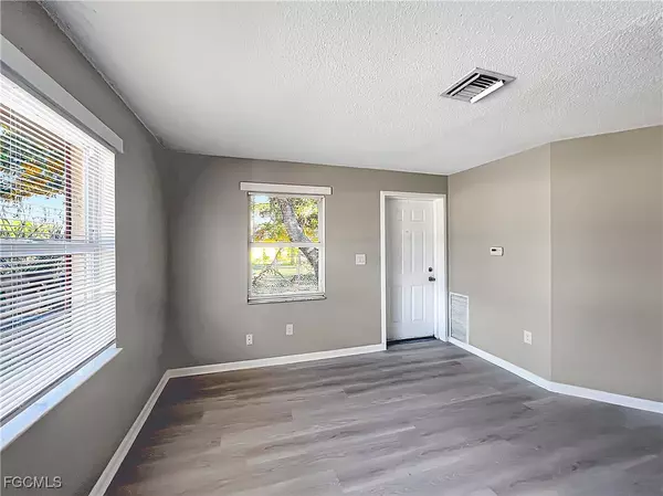 Fort Myers, FL 33905,13037 1st ST #1