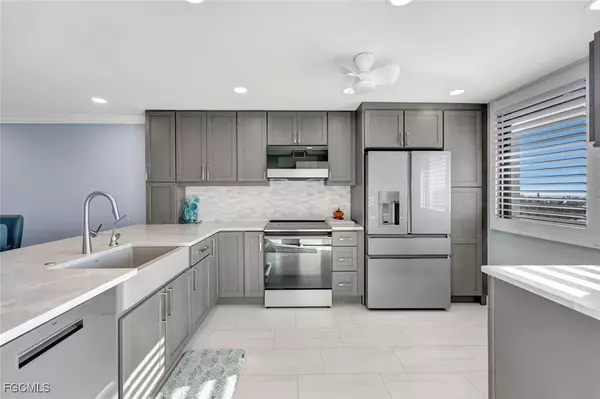 Fort Myers Beach, FL 33931,4253 Bay Beach LN #E7