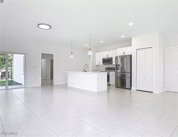 Lehigh Acres, FL 33974,829 Wabash ST