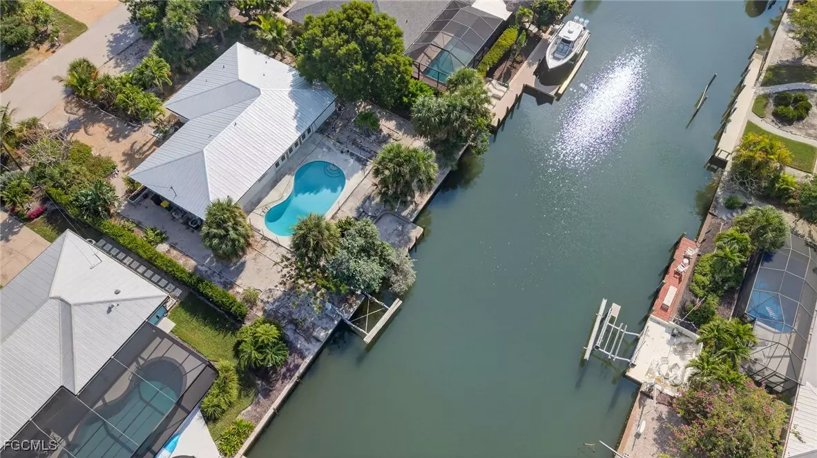 Sanibel, FL 33957,935 Pecten CT