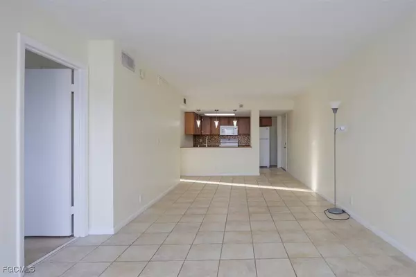 Fort Myers, FL 33916,2885 Palm Beach BLVD #308