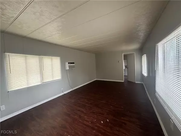 North Fort Myers, FL 33917,7886 Breeze DR