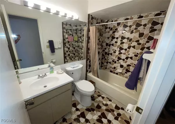 Lehigh Acres, FL 33936,18424 Orangecrest CT