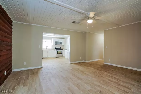 Lehigh Acres, FL 33972,1219 Thompson AVE