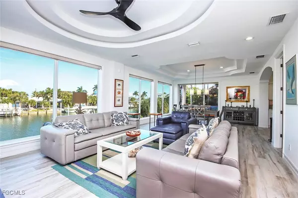 Sanibel, FL 33957,1520 Angel DR