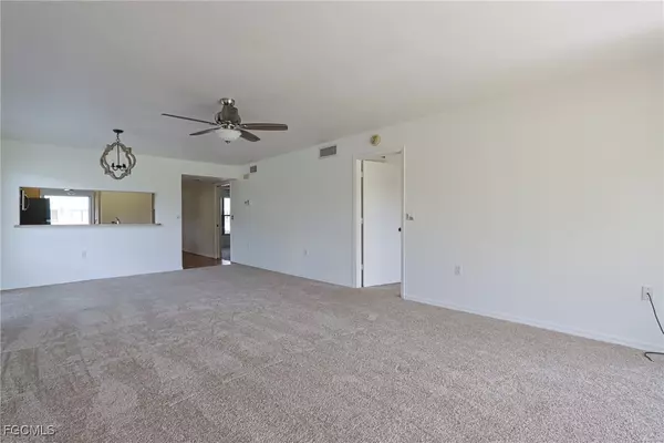 Naples, FL 34116,1208 Commonwealth CIR #J206