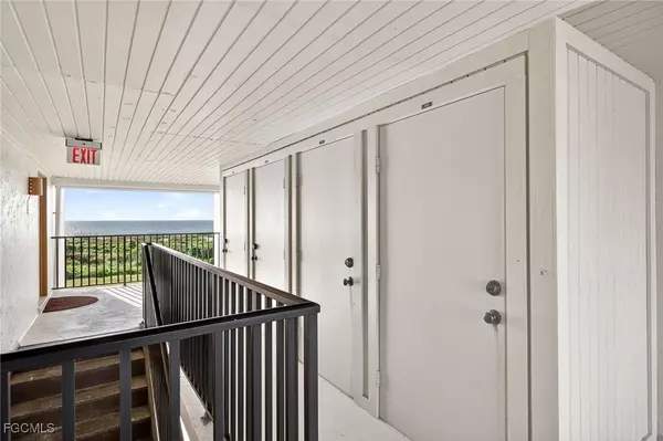 Sanibel, FL 33957,845 E Gulf DR #542