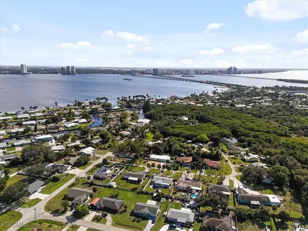 North Fort Myers, FL 33917,158 Dow LN