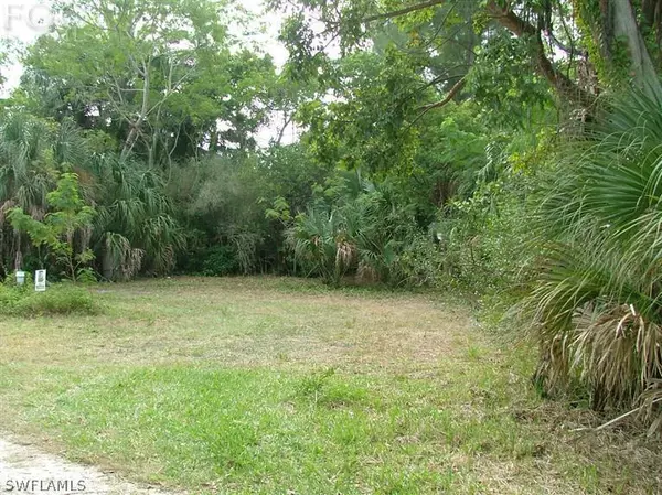 5821 Pine Tree DR, Sanibel, FL 33957