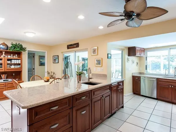 Sanibel, FL 33957,1081 Captains Walk ST