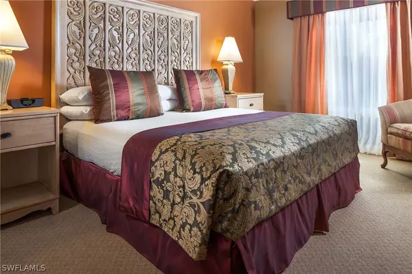 Naples, FL 34102,221 9th ST S #126