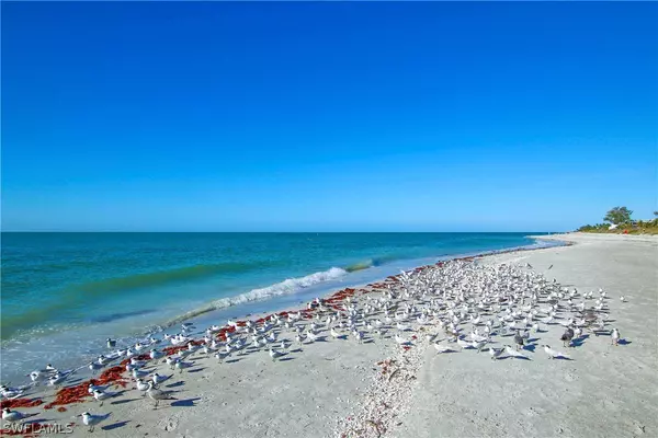 Sanibel, FL 33957,2949 W Gulf DR #201