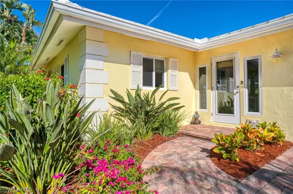 Sanibel, FL 33957,940 Lindgren BLVD