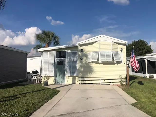 4720 Split Log LN W, Estero, FL 33928