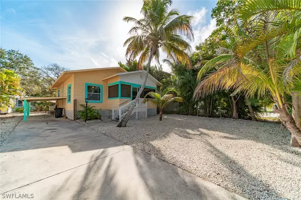 112 Lovers LN, Fort Myers Beach, FL 33931