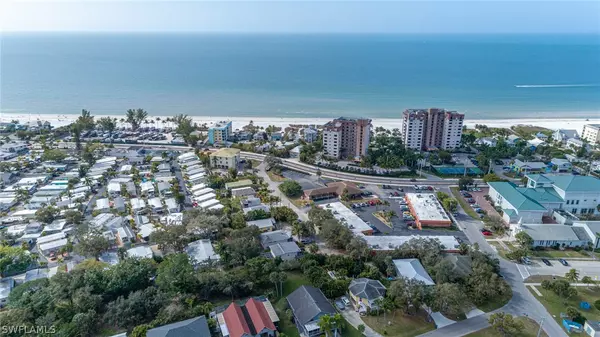 Fort Myers Beach, FL 33931,112 Lovers LN