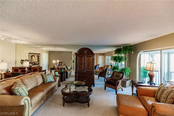 Naples, FL 34103,2600 Gulf Shore BLVD N #22