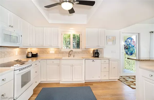 Captiva, FL 33924,15411 Captiva DR #B1